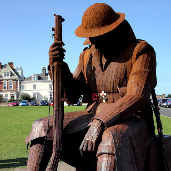 Statue of Tommy Seaham e1727364111413